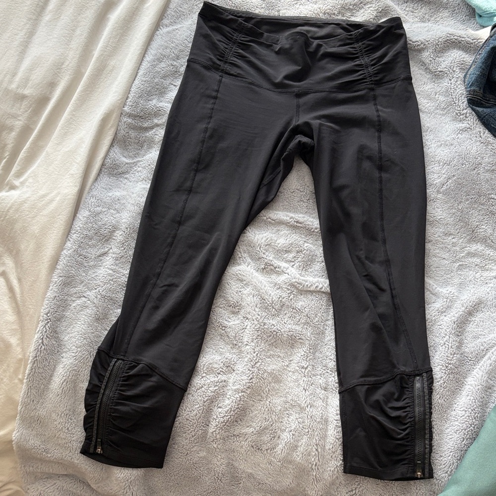 EUC Women’s Black Lululemon Ruched Zipper Leggings Size 8